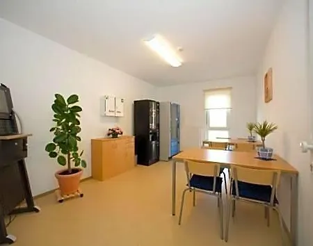 Nibelungenmotel מוטל 2*