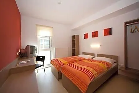 Nibelungenmotel מוטל 2*